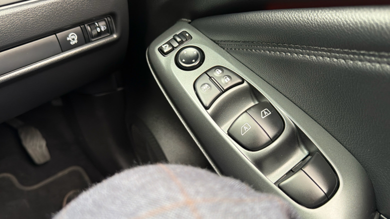 Nissan Juke 1.0 DiG-T N-Connecta 5dr Petrol Hatchback